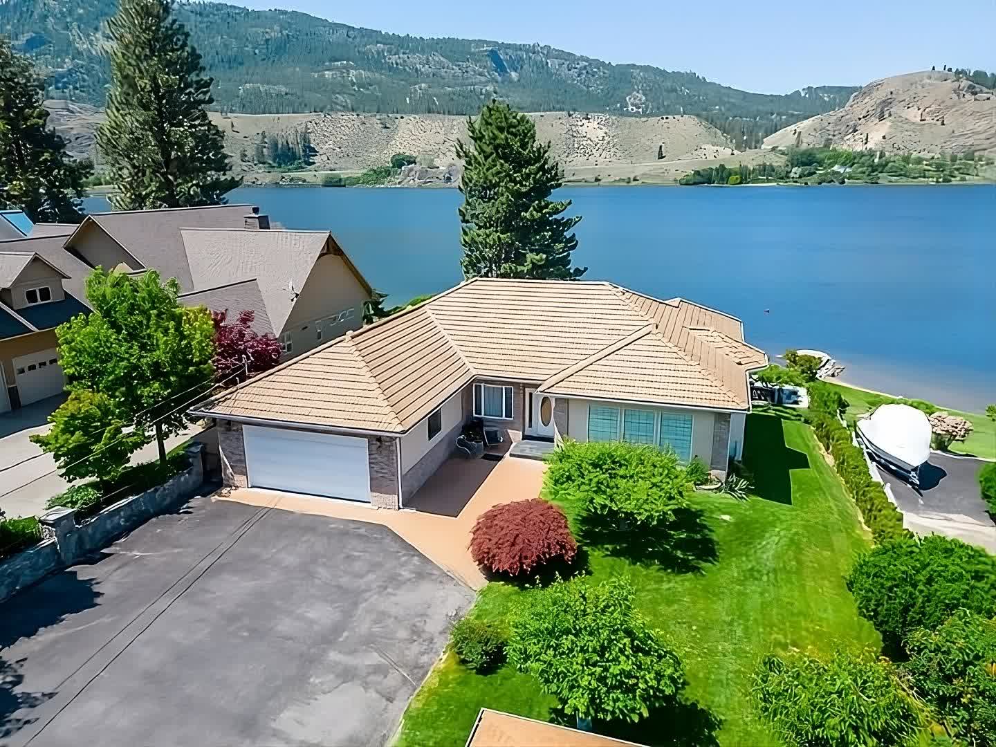 Aerial Lakefront View of Skaha Lakefront Inn