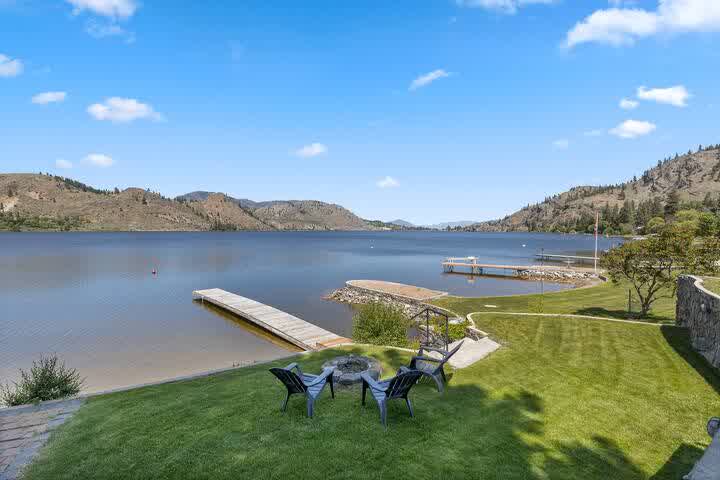 Lakeview from Premium Lakehouse Rental in BC