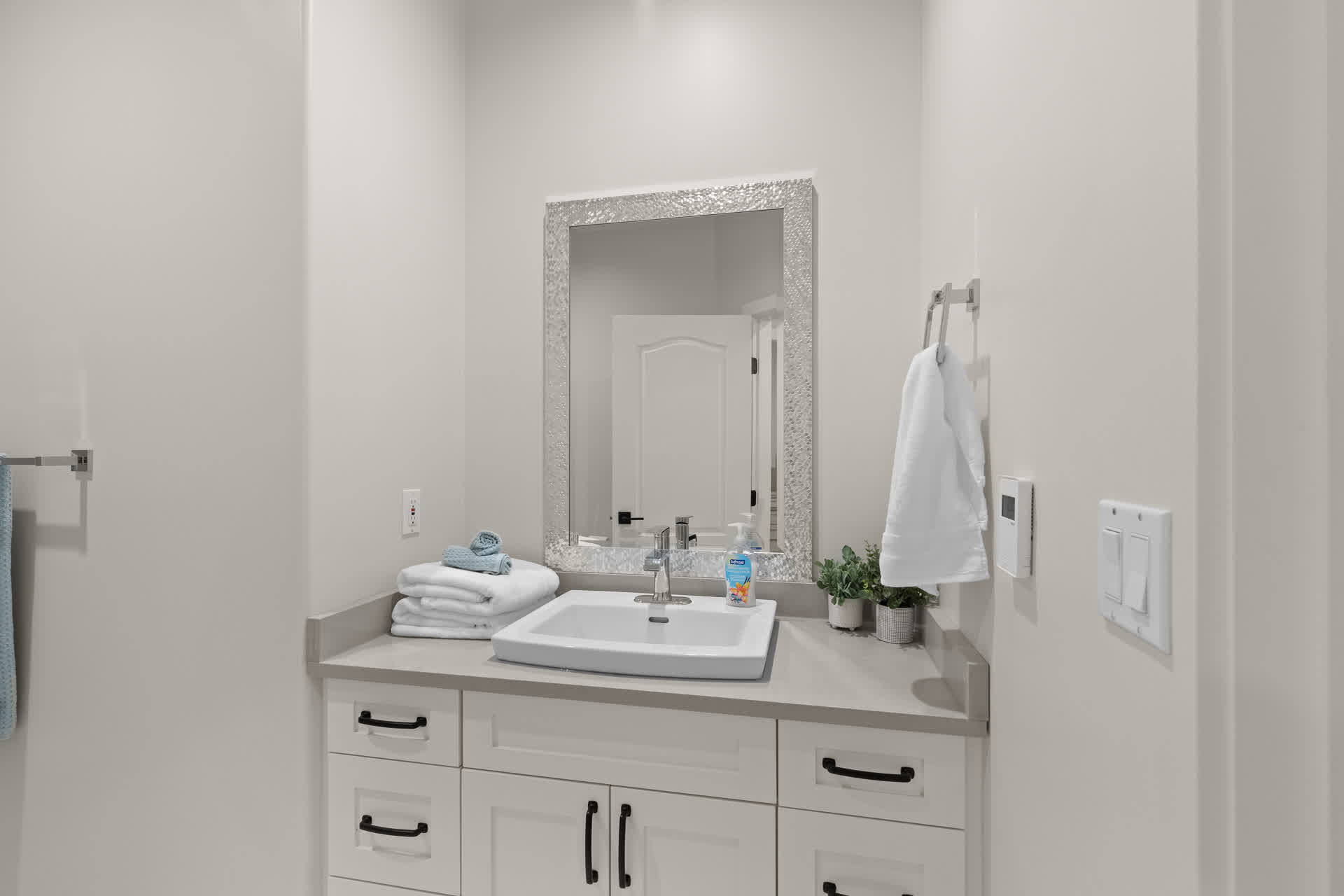 Queen Bedroom Bathroom
