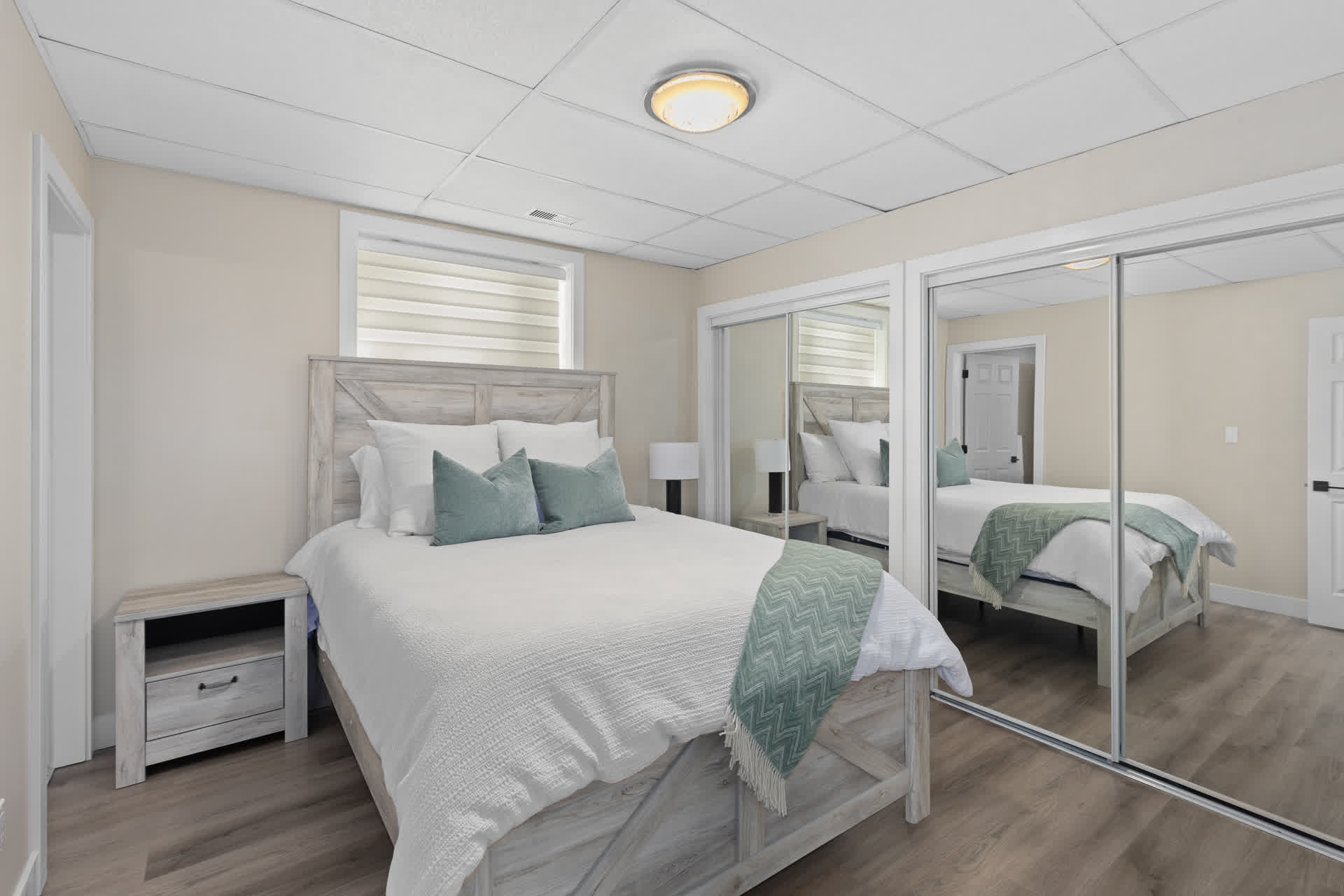 Queen Size Bedroom